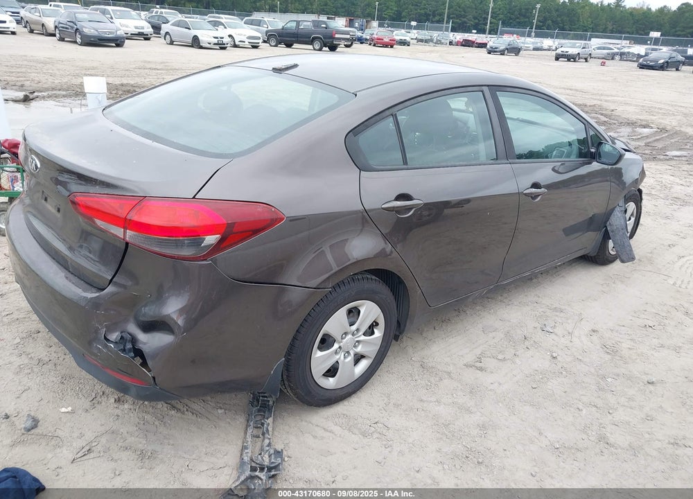 2017 KIA FORTE VIN: 3KPFK4A72HE115175
