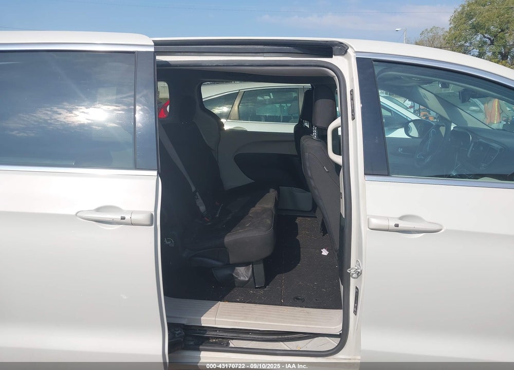 2017 CHRYSLER PACIFICA VIN: 2C4RC1DG8HR609219