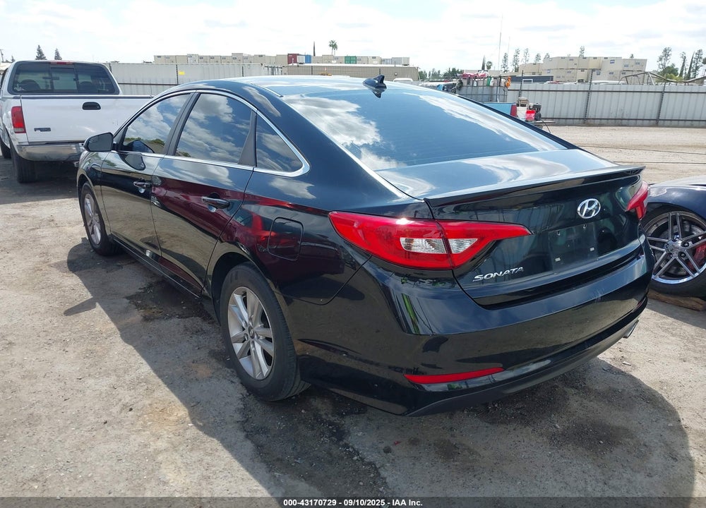 2015 HYUNDAI SONATA SE VIN: 5NPE24AFXFH152132