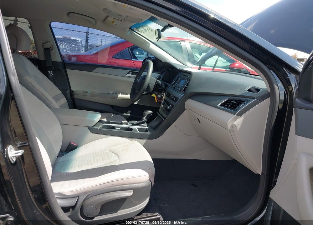 2015 HYUNDAI SONATA SE VIN: 5NPE24AFXFH152132