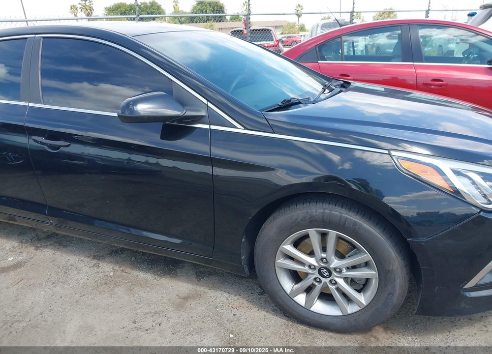 2015 HYUNDAI SONATA SE VIN: 5NPE24AFXFH152132