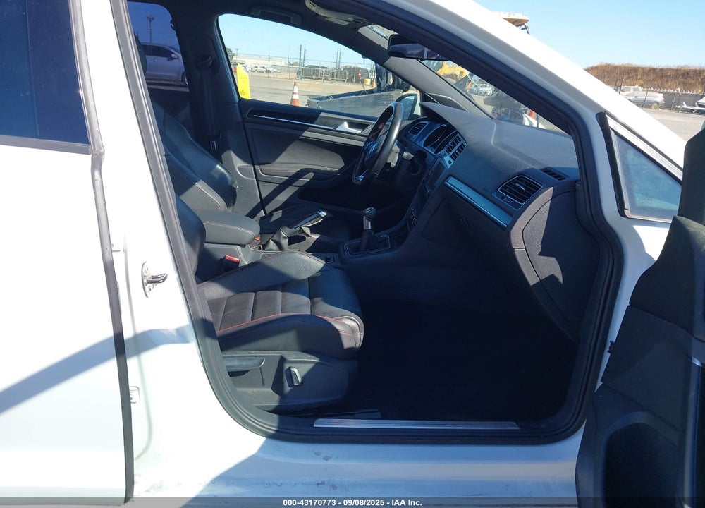 2016 VOLKSWAGEN GOLF VIN: 3VW547AU6GM022366