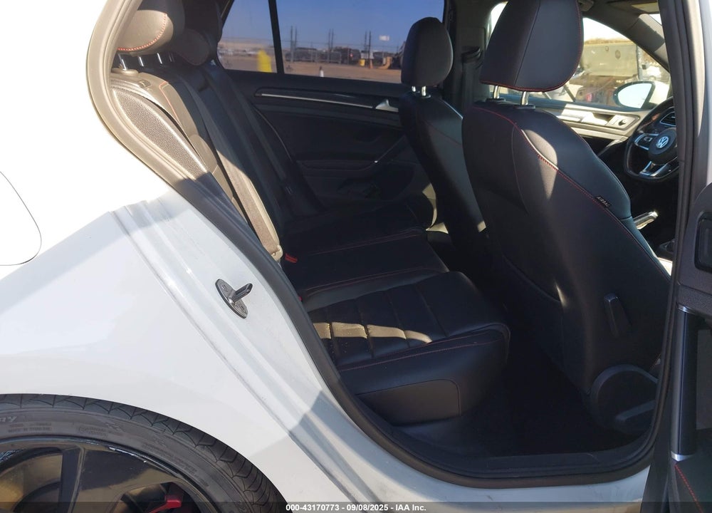 2016 VOLKSWAGEN GOLF VIN: 3VW547AU6GM022366