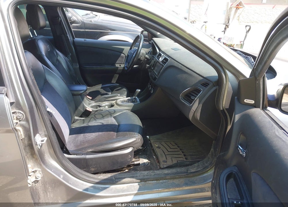 2012 CHRYSLER 200 VIN: 1C3CCBHG1CN106728