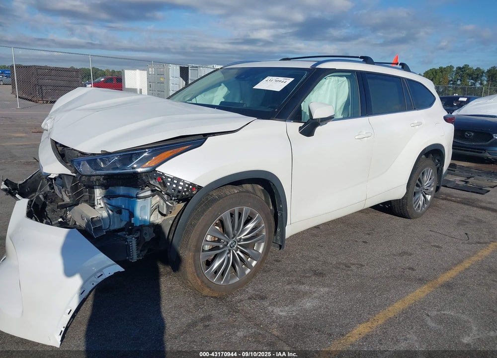 2022 TOYOTA HIGHLANDER VIN: 5TDFZRBH5NS182063