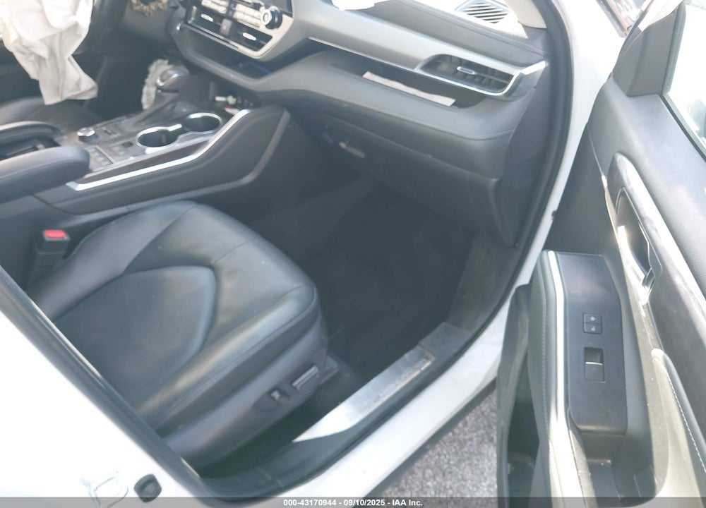 2022 TOYOTA HIGHLANDER VIN: 5TDFZRBH5NS182063