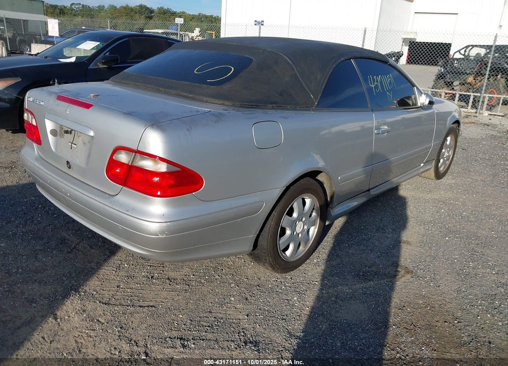 2000 MERCEDES-BENZ CLK 320 VIN: WDBLK65G4YT052577