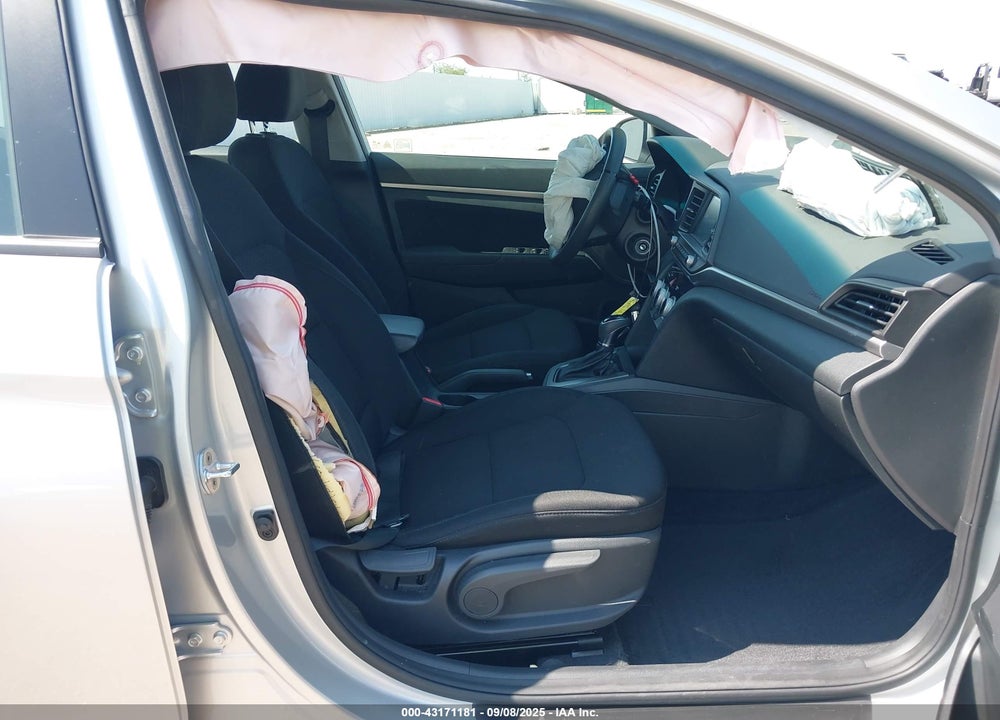 2019 HYUNDAI ELANTRA VIN: 5NPD84LF3KH416938