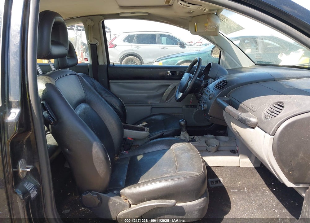 2000 VOLKSWAGEN NEW BEETLE GLX VIN: 3VWDD21C8YM469949