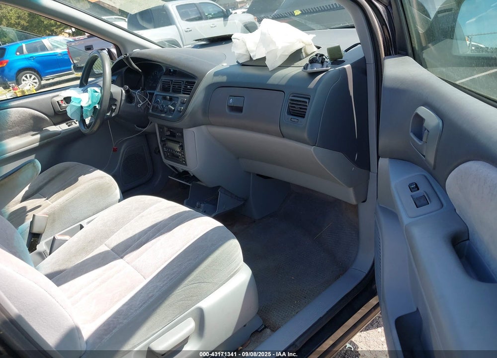 2000 TOYOTA SIENNA LE VIN: 4T3ZF13C6YU244793