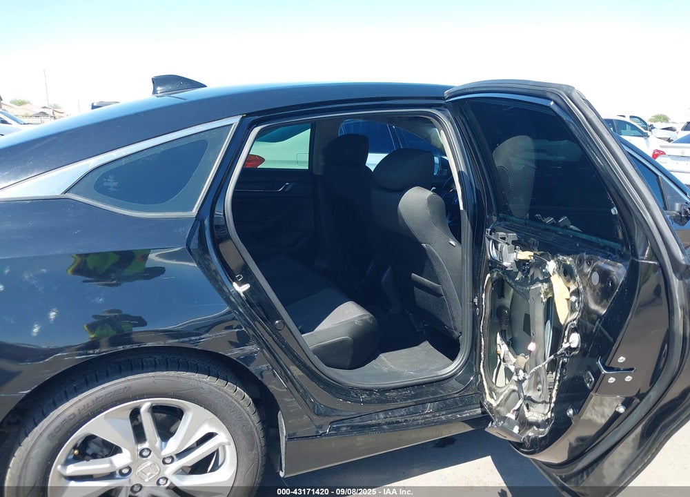 2018 HONDA ACCORD VIN: 1HGCV1F19JA004615
