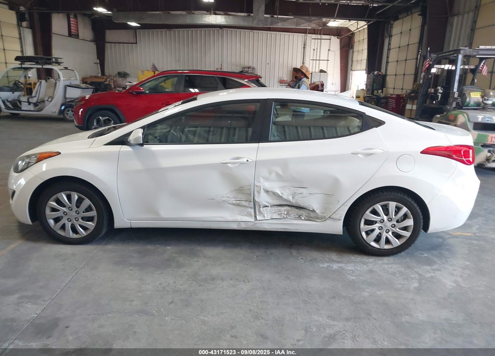 2012 HYUNDAI ELANTRA VIN: 5NPDH4AE1CH084140