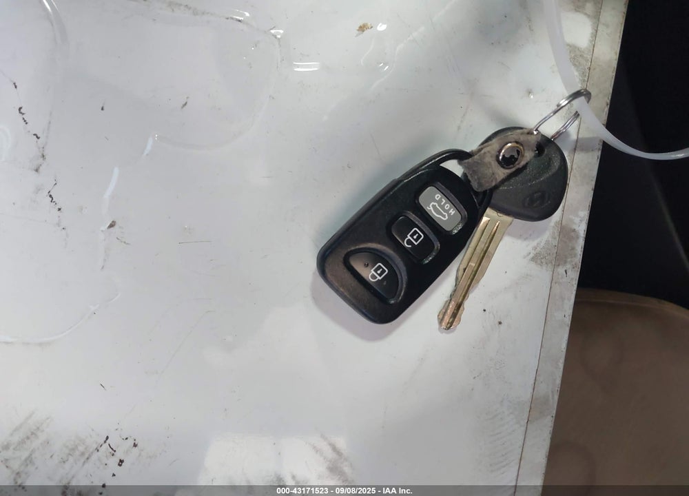 2012 HYUNDAI ELANTRA VIN: 5NPDH4AE1CH084140