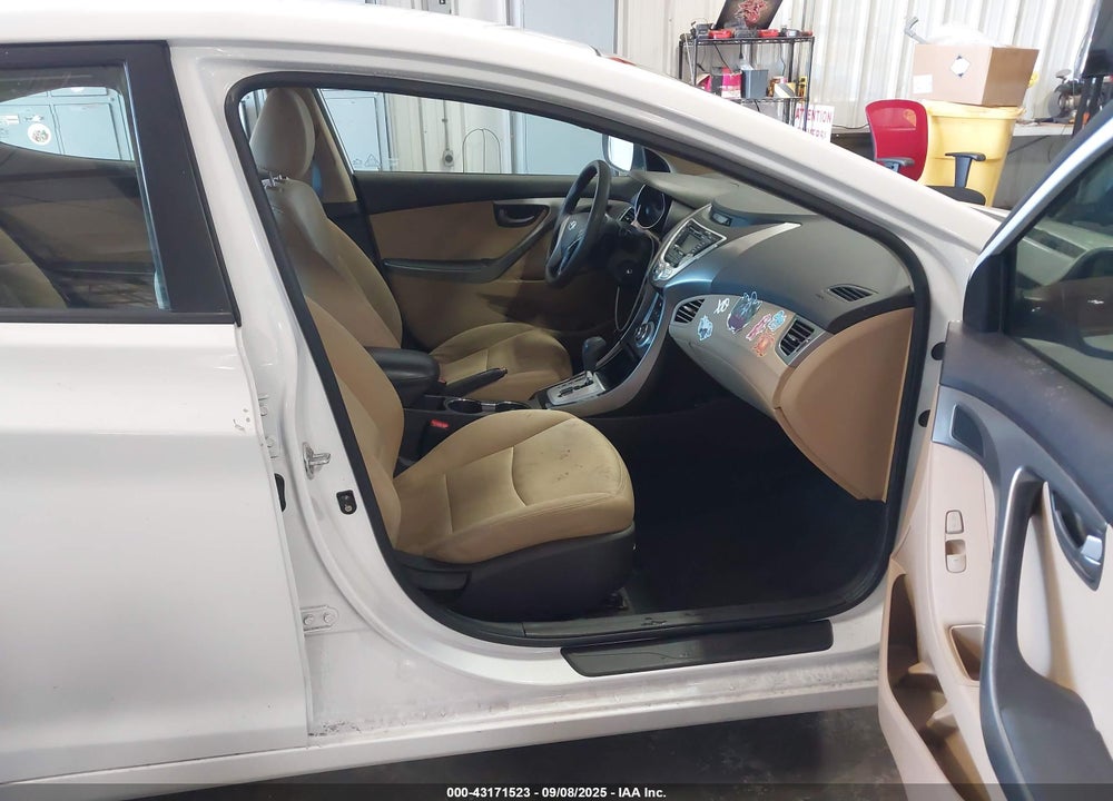 2012 HYUNDAI ELANTRA VIN: 5NPDH4AE1CH084140