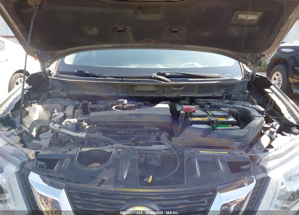 2018 NISSAN ROGUE VIN: JN8AT2MT4JW490585