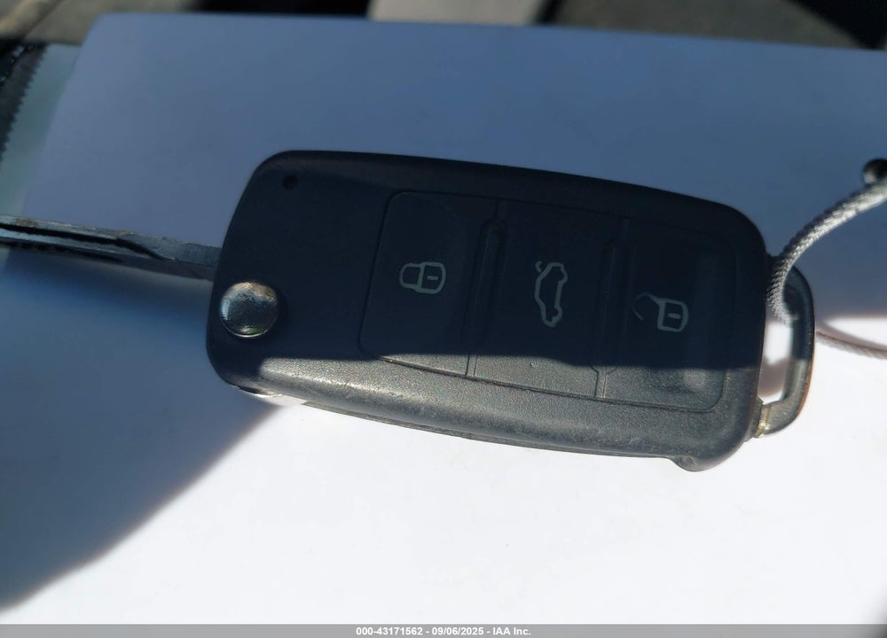 2011 VOLKSWAGEN JETTA VIN: 3VW2K7AJ3BM011283