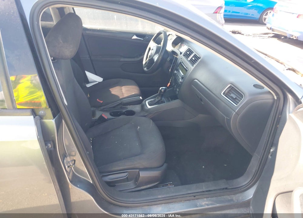 2011 VOLKSWAGEN JETTA VIN: 3VW2K7AJ3BM011283