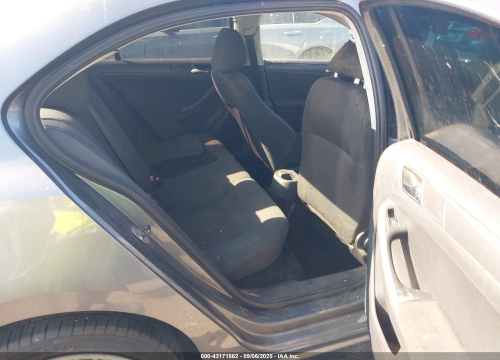 2011 VOLKSWAGEN JETTA VIN: 3VW2K7AJ3BM011283