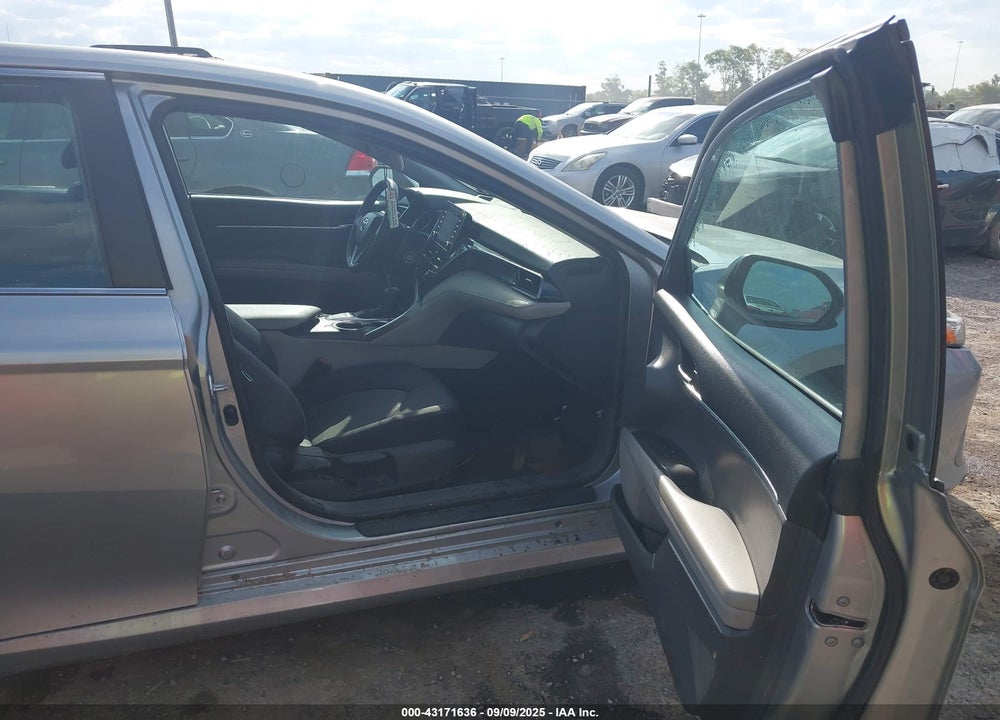 2022 TOYOTA CAMRY LE VIN: 4T1C11AK8NU638475
