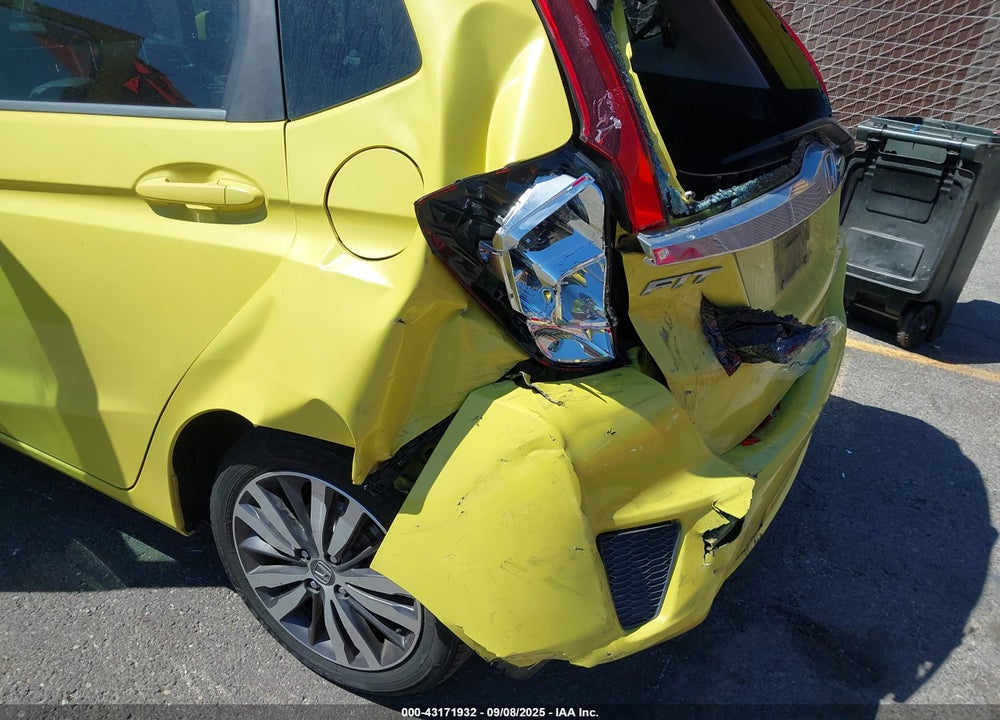 2015 HONDA FIT VIN: 3HGGK5H81FM735996