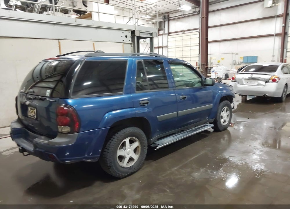 2005 CHEVROLET TRAILBLAZER LS VIN: 1GNDT13S552165430