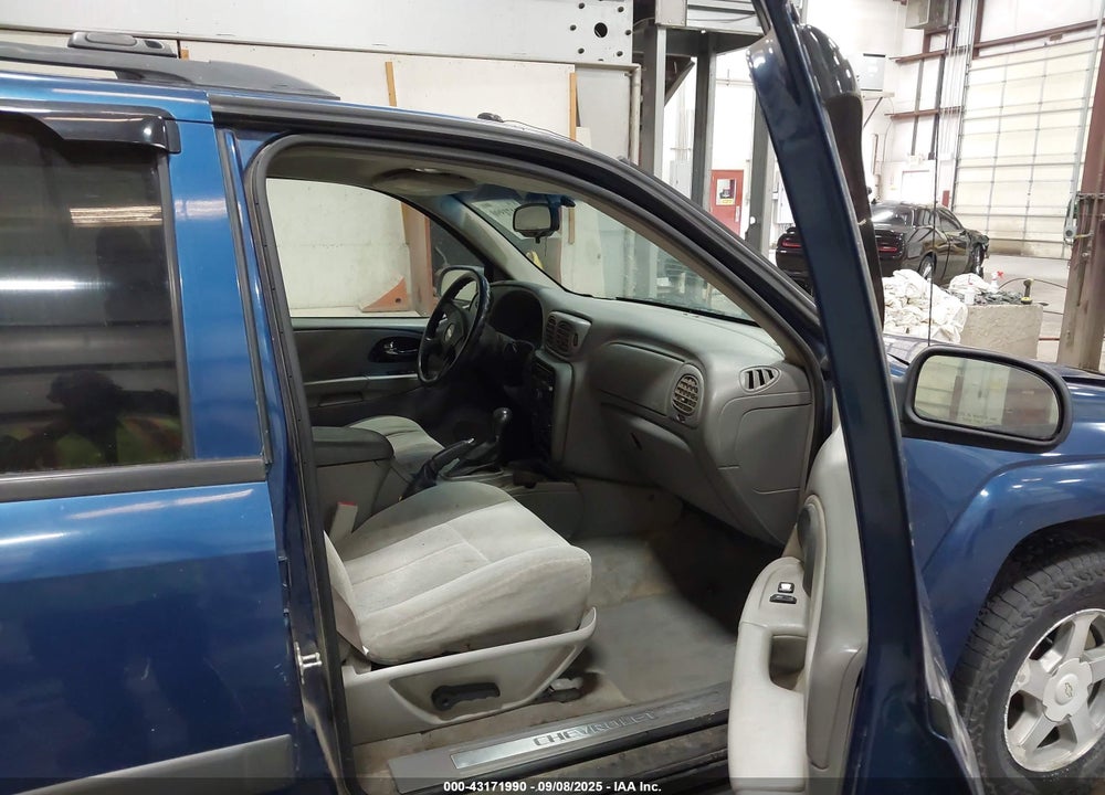 2005 CHEVROLET TRAILBLAZER LS VIN: 1GNDT13S552165430