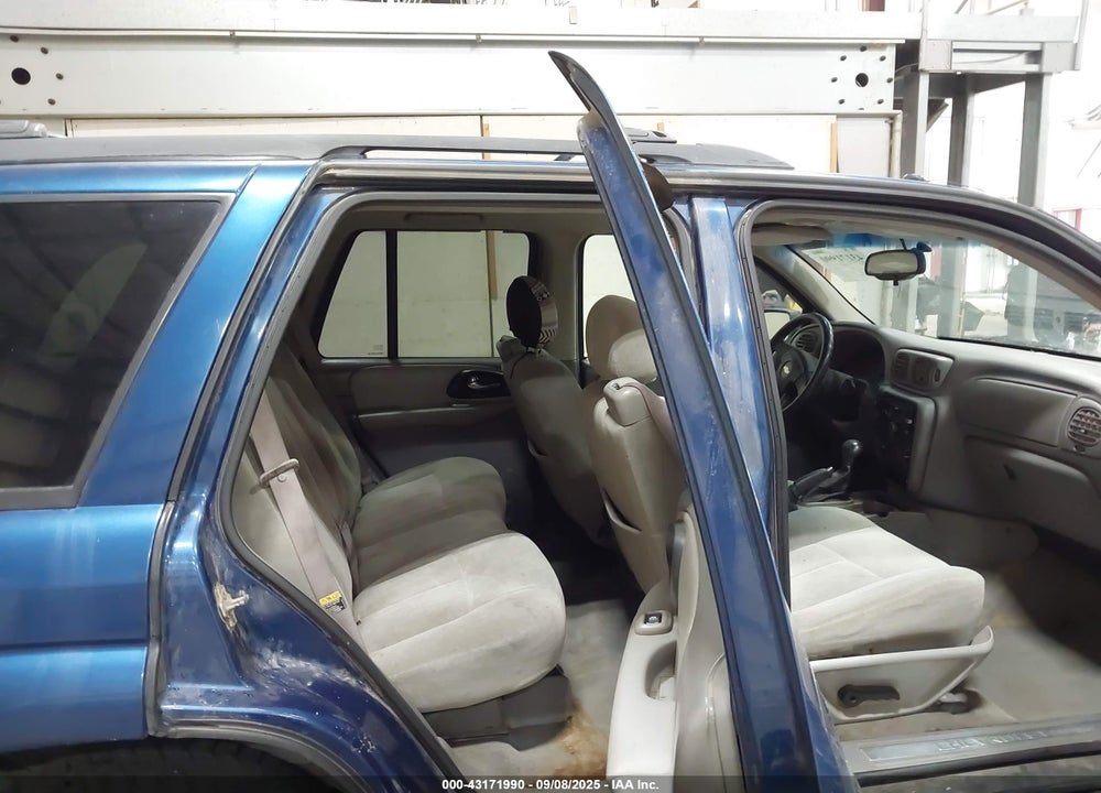2005 CHEVROLET TRAILBLAZER LS VIN: 1GNDT13S552165430
