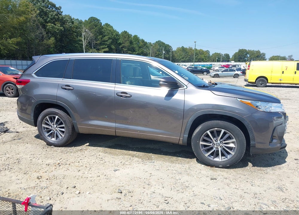 2017 TOYOTA HIGHLANDER XLE VIN: 5TDKZRFH6HS525797