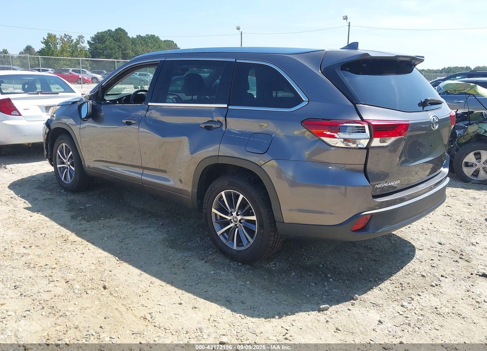 2017 TOYOTA HIGHLANDER XLE VIN: 5TDKZRFH6HS525797