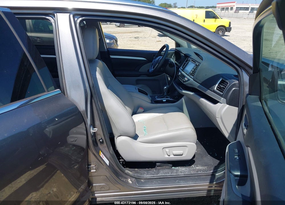 2017 TOYOTA HIGHLANDER XLE VIN: 5TDKZRFH6HS525797