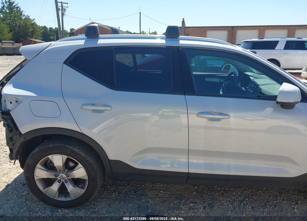 2021 VOLVO XC40 VIN: YV4162UK9M2458993