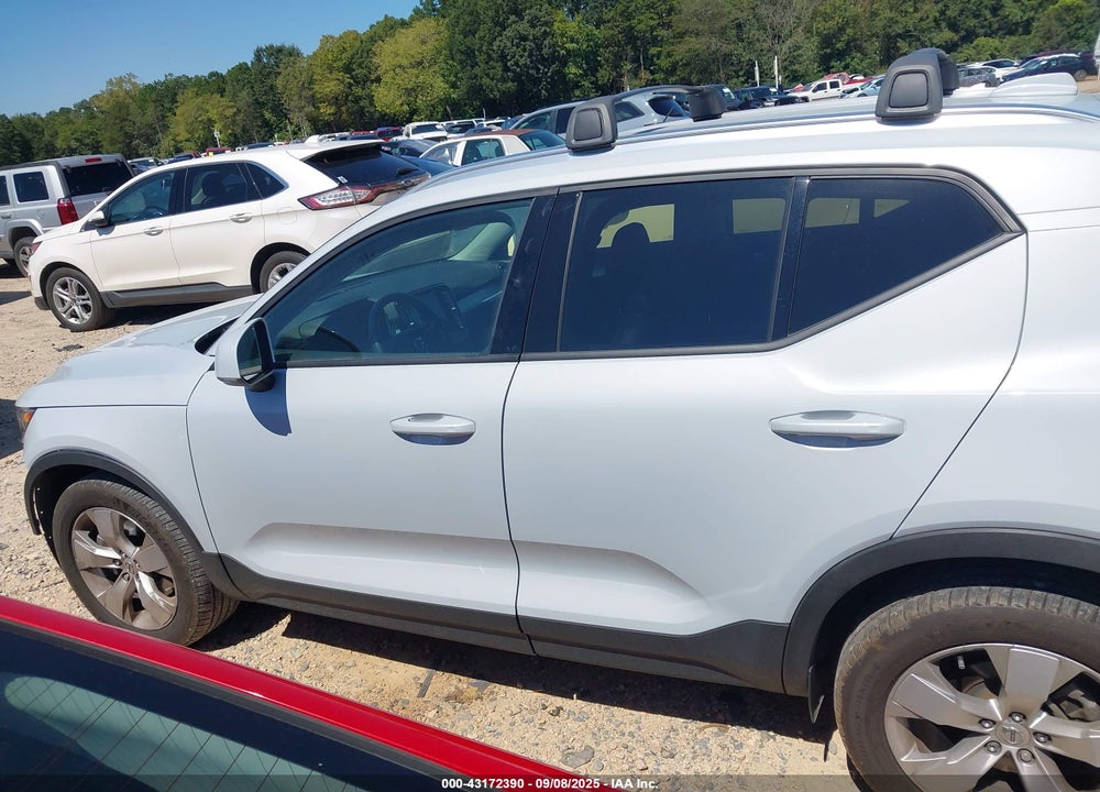 2021 VOLVO XC40 VIN: YV4162UK9M2458993