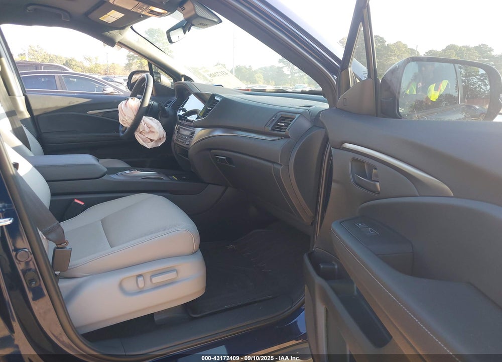 2024 HONDA PASSPORT VIN: 5FNYF8H53RB015252
