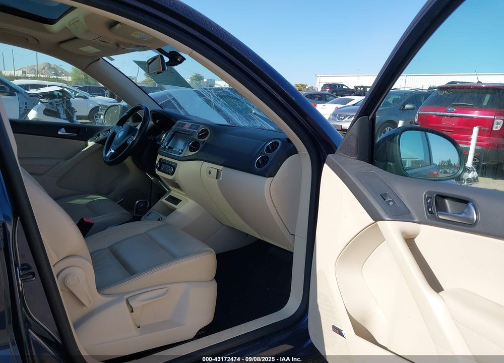 2011 VOLKSWAGEN TIGUAN VIN: WVGBV7AX0BW537249