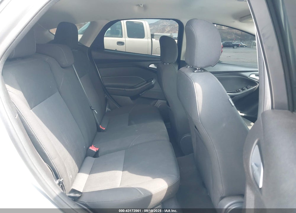 2015 FORD FOCUS VIN: 1FADP3K24FL244728