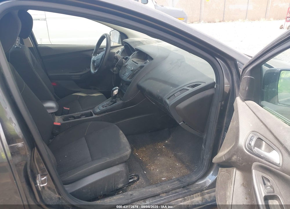 2016 FORD FOCUS VIN: 1FADP3K22GL235205