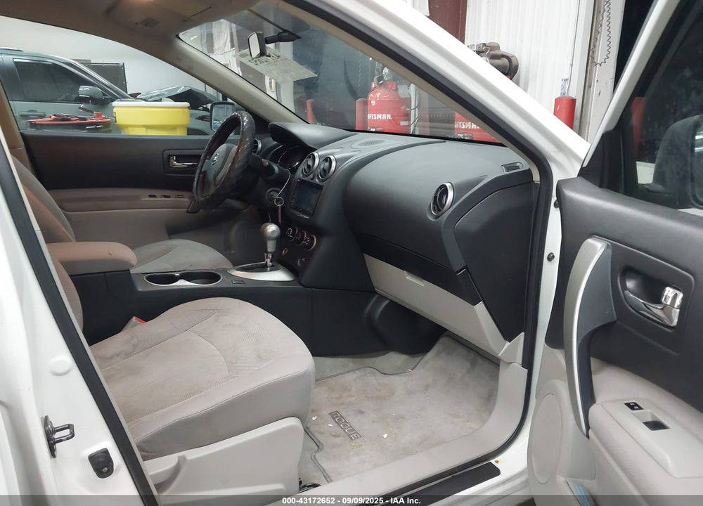 2014 NISSAN ROGUE VIN: JN8AS5MT3EW102126