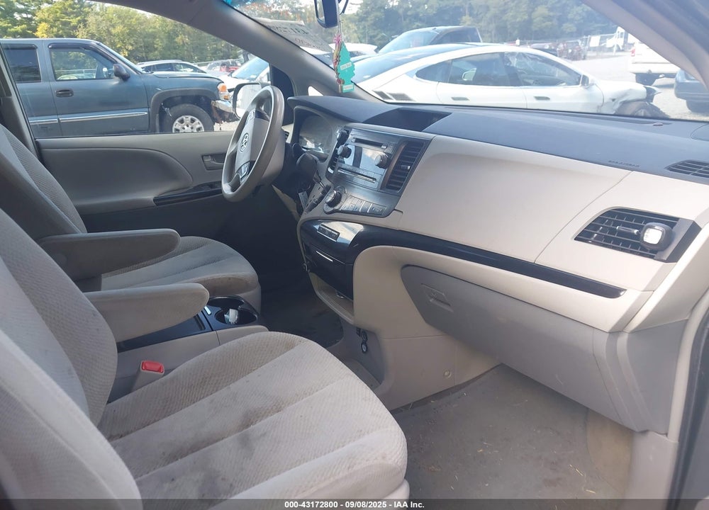 2014 TOYOTA SIENNA LE V6 8 PASSENGER VIN: 5TDKK3DC0ES414876