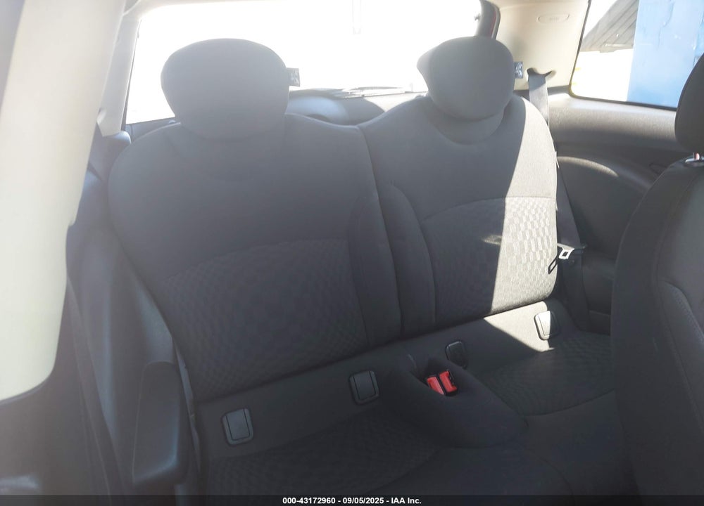 2012 MINI COOPER VIN: WMWSU3C51CT543024