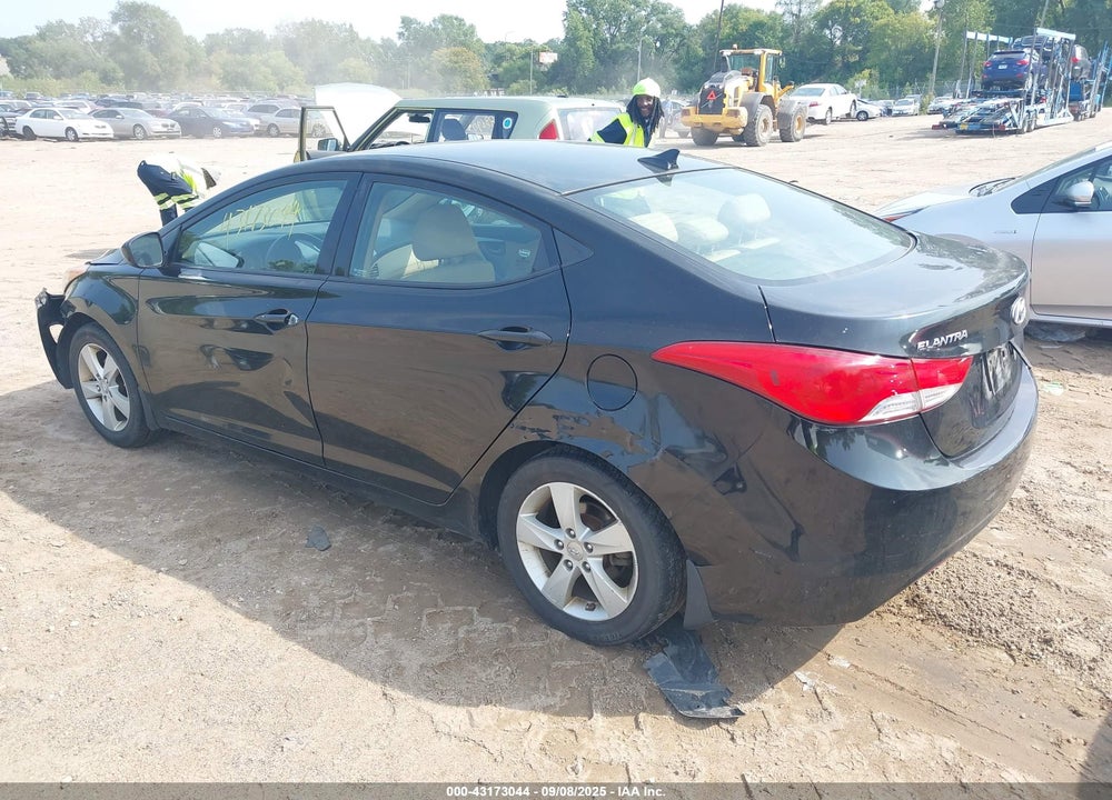 2013 HYUNDAI ELANTRA VIN: KMHDH4AE2DU928415