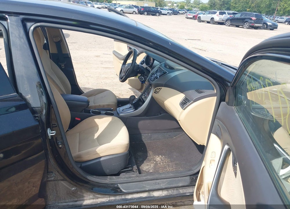 2013 HYUNDAI ELANTRA VIN: KMHDH4AE2DU928415