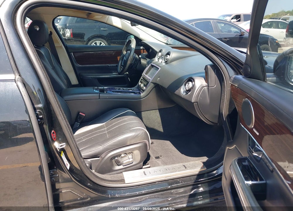 2011 JAGUAR XJ XJL VIN: SAJWA2GBXBLV15651