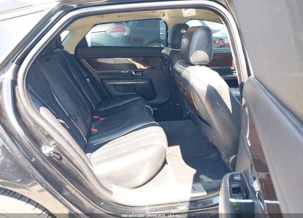 2011 JAGUAR XJ XJL VIN: SAJWA2GBXBLV15651