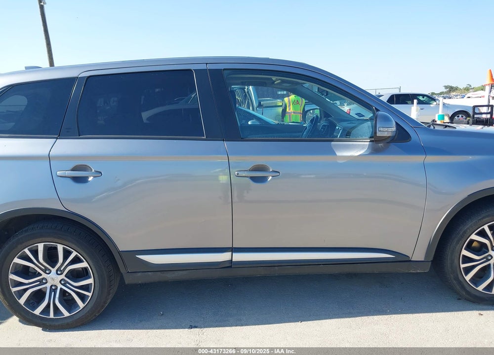 2017 MITSUBISHI OUTLANDER VIN: JA4AD3A38HZ058670