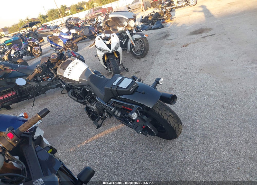 2022 HARLEY-DAVIDSON RH975 VIN: 1HD1ZH112NB317420
