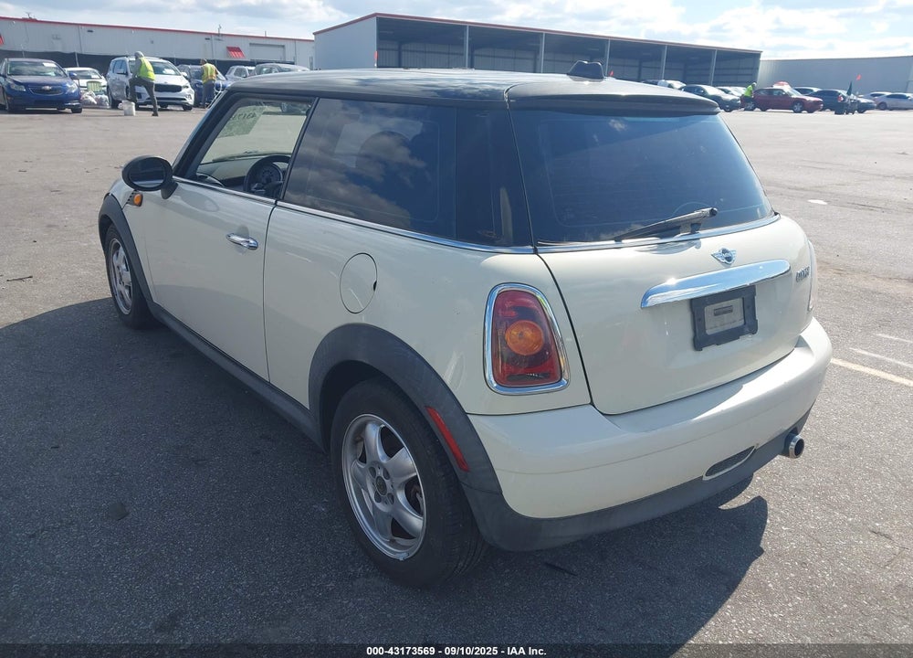 2009 MINI COOPER VIN: WMWMF33549TT68408