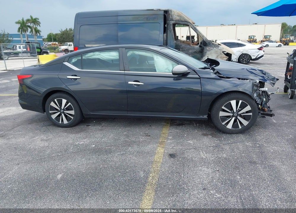 2022 NISSAN ALTIMA SV FWD VIN: 1N4BL4DV7NN353221