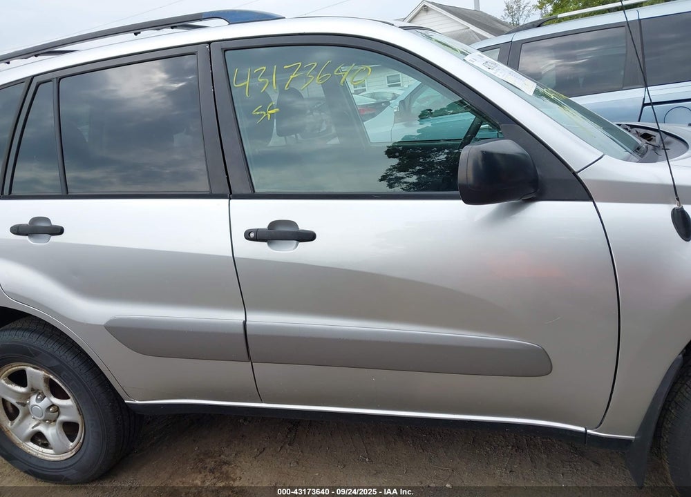 2005 TOYOTA RAV4 VIN: JTEHD20V556036555