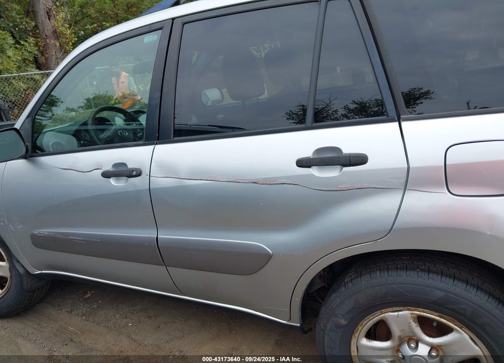 2005 TOYOTA RAV4 VIN: JTEHD20V556036555