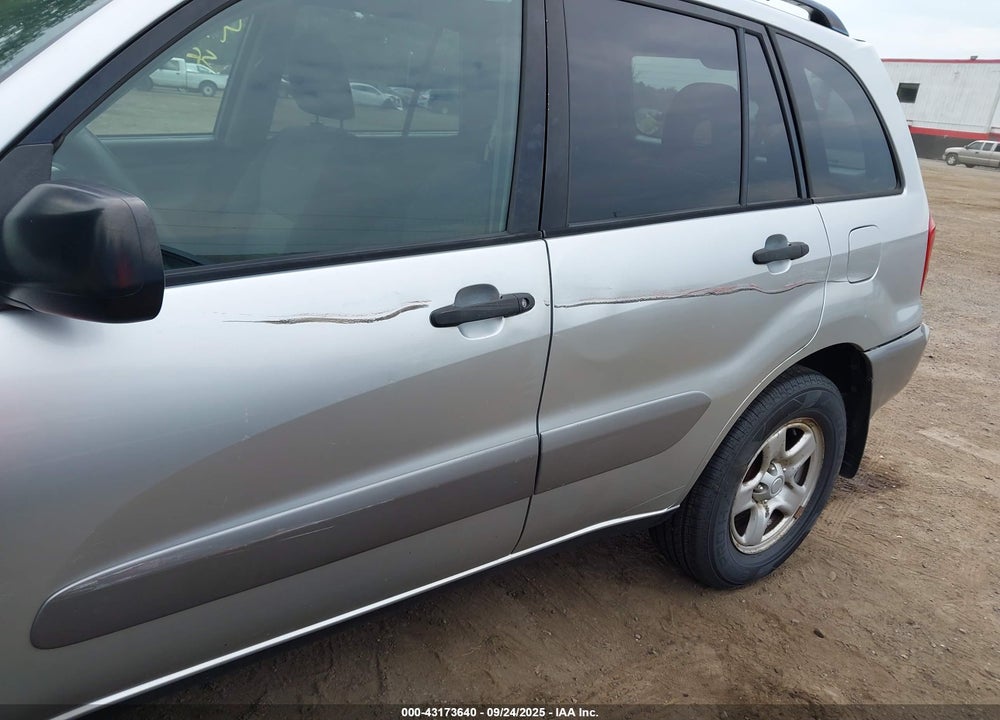 2005 TOYOTA RAV4 VIN: JTEHD20V556036555
